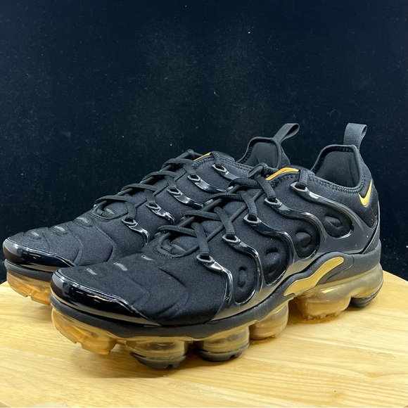 Nike Air VaporMax Plus Black Metallic Gold CW7299-001 Men's Size 9.5 - Picture 2 of 10